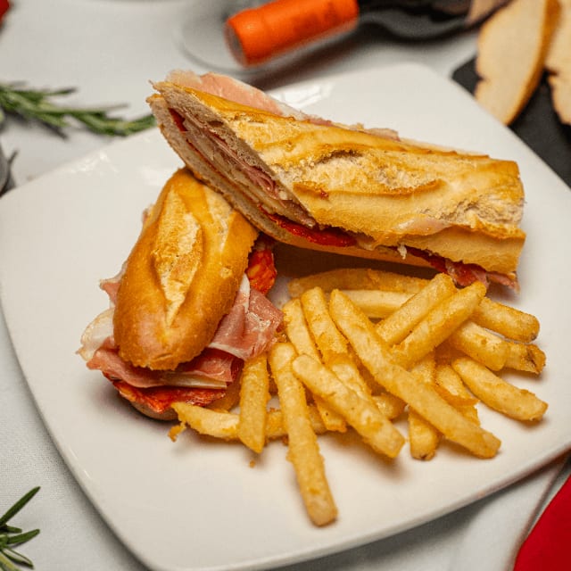 Bocata De Chorizo Con Queso.
