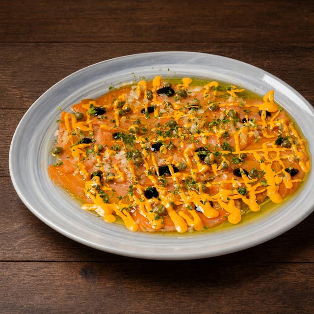 Tiradito de salmon Ahumado.