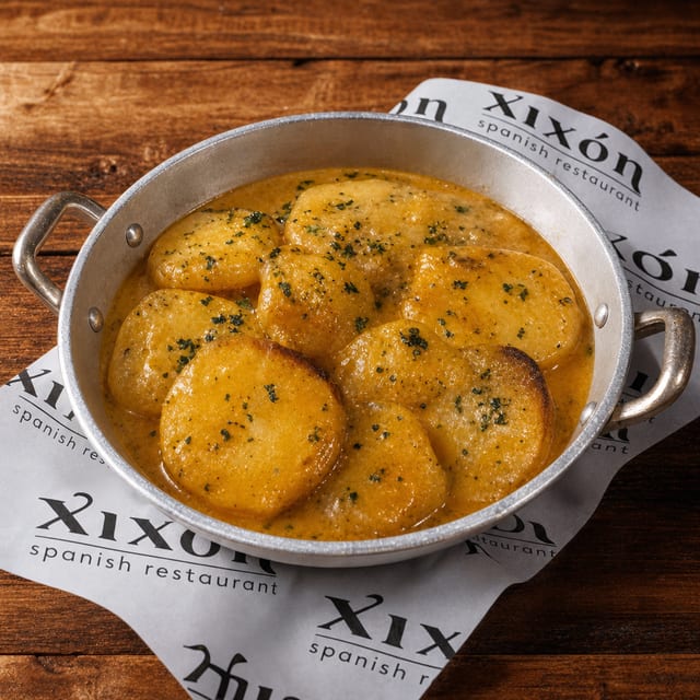 Patatas a lo Pobre con Crema de Chorizo.