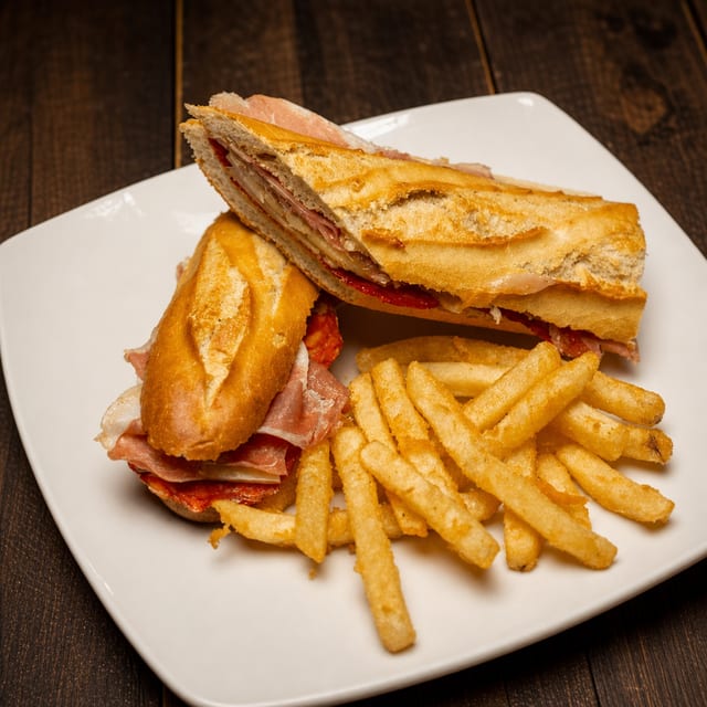 Bocata De Chorizo Con Cabrales.